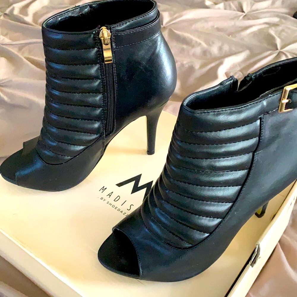 Pre-Worn,Sexy, leather,open toe shoe.